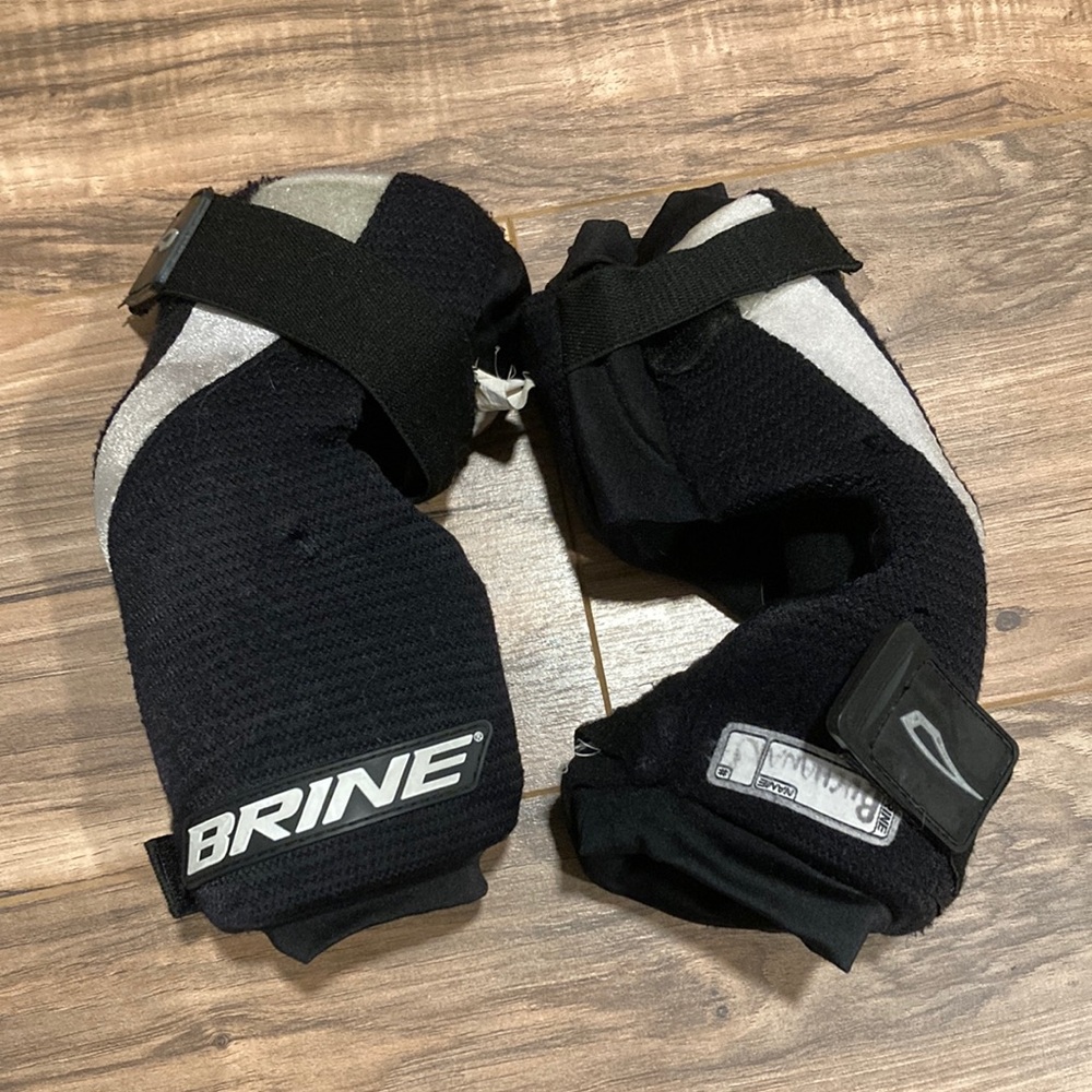 Brine lacrosse elbow pads youth 10”